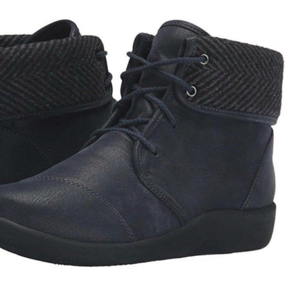 Clarks Cloudsteppers ankle boots- size 7